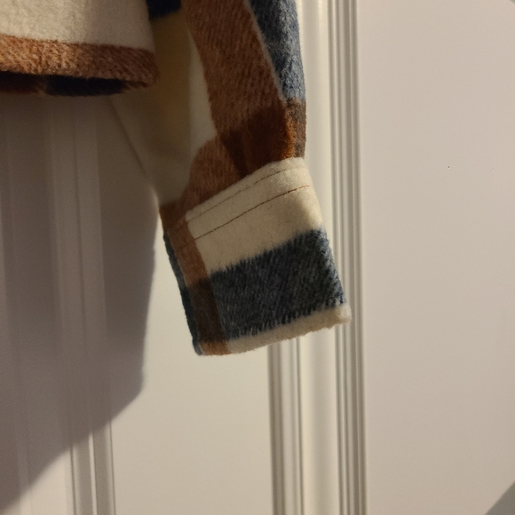 Button Down Shacket Size Small - Picture 3 of 6